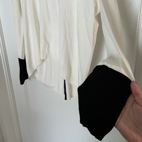 Beautiful Off The Shoulder Long Sleeve - Picture 2 of 7